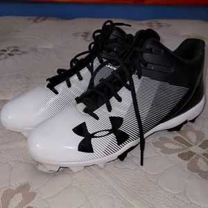 Men's Size 10 Under Armour baseball cleats